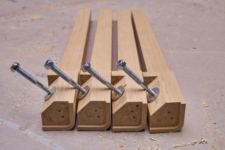 曼叔工業 以匠心與自然，重塑木制家具的藝術與實用之美